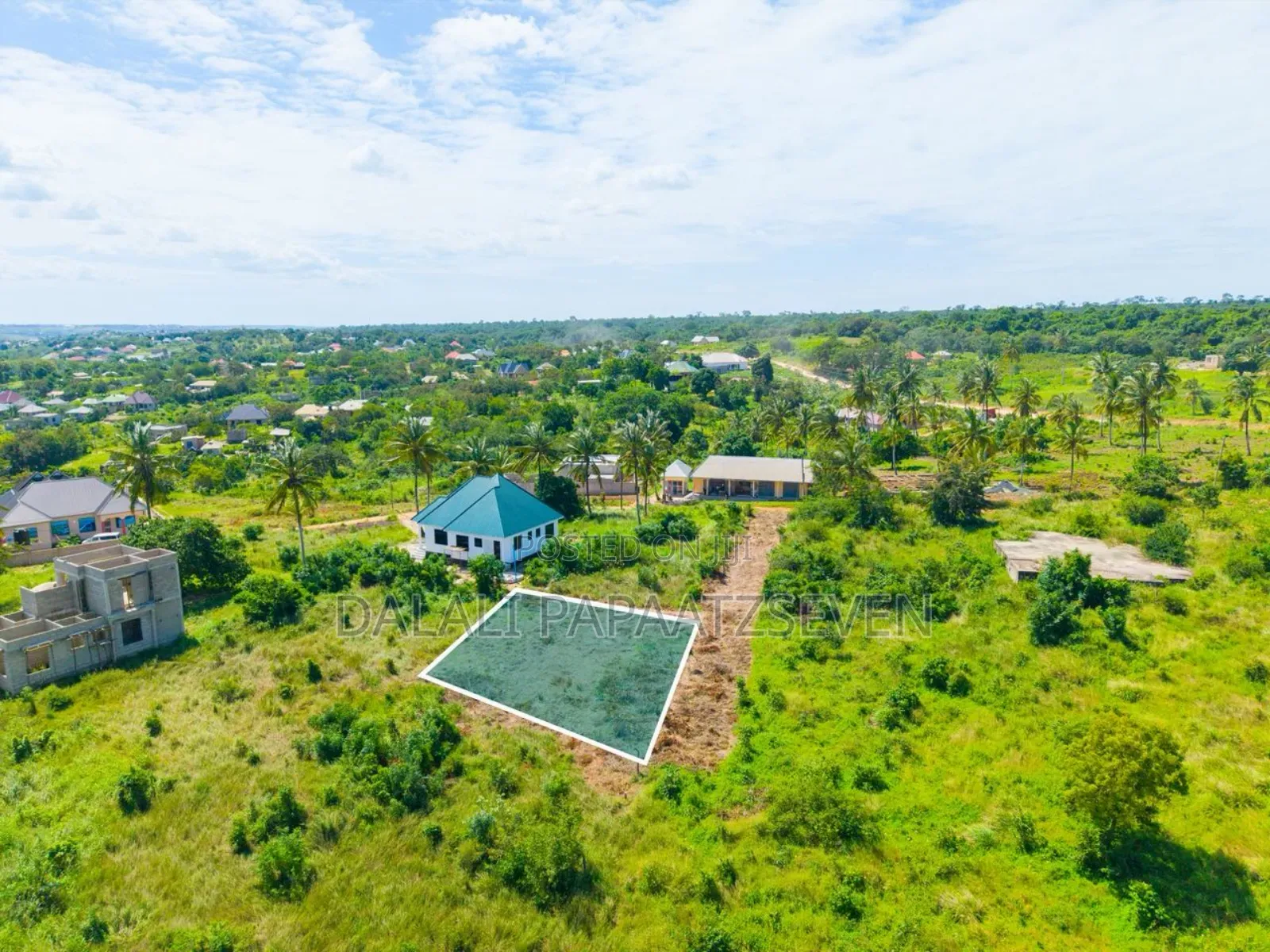 Eneo Lenye Ukubwa Wa SQMT 400 Linauzw Lipo Mbezi Mpiji Magoe