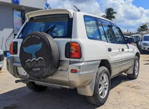 Toyota RAV4 1999 White