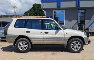 Toyota RAV4 1999 White