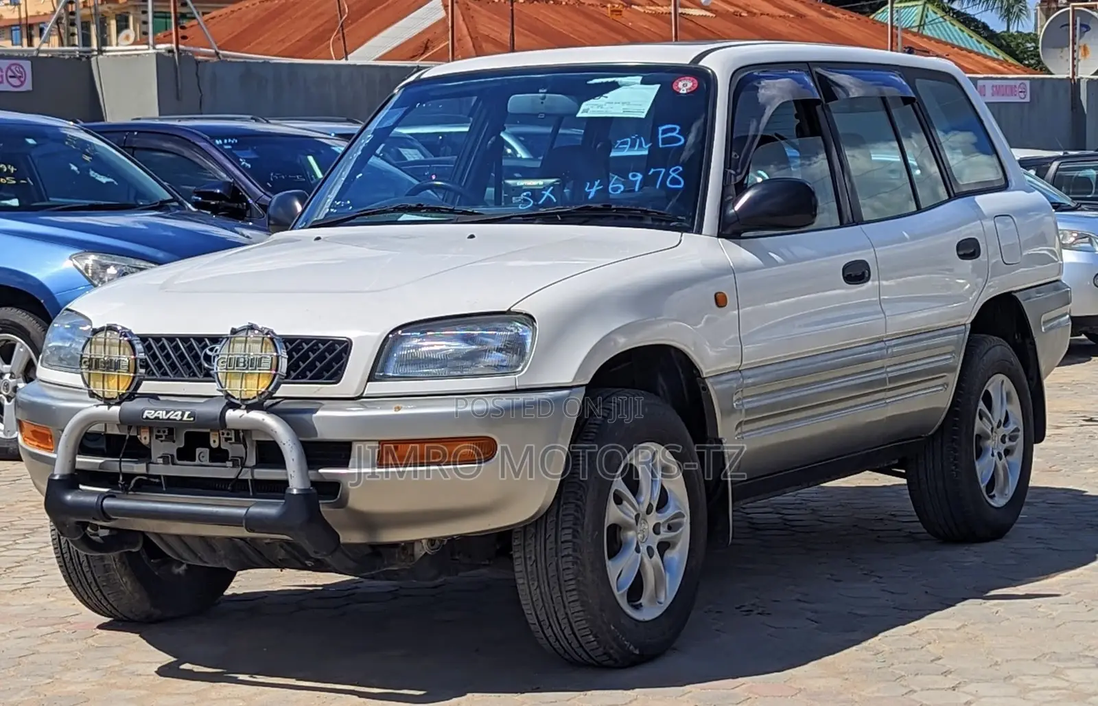 Toyota RAV4 1999 White