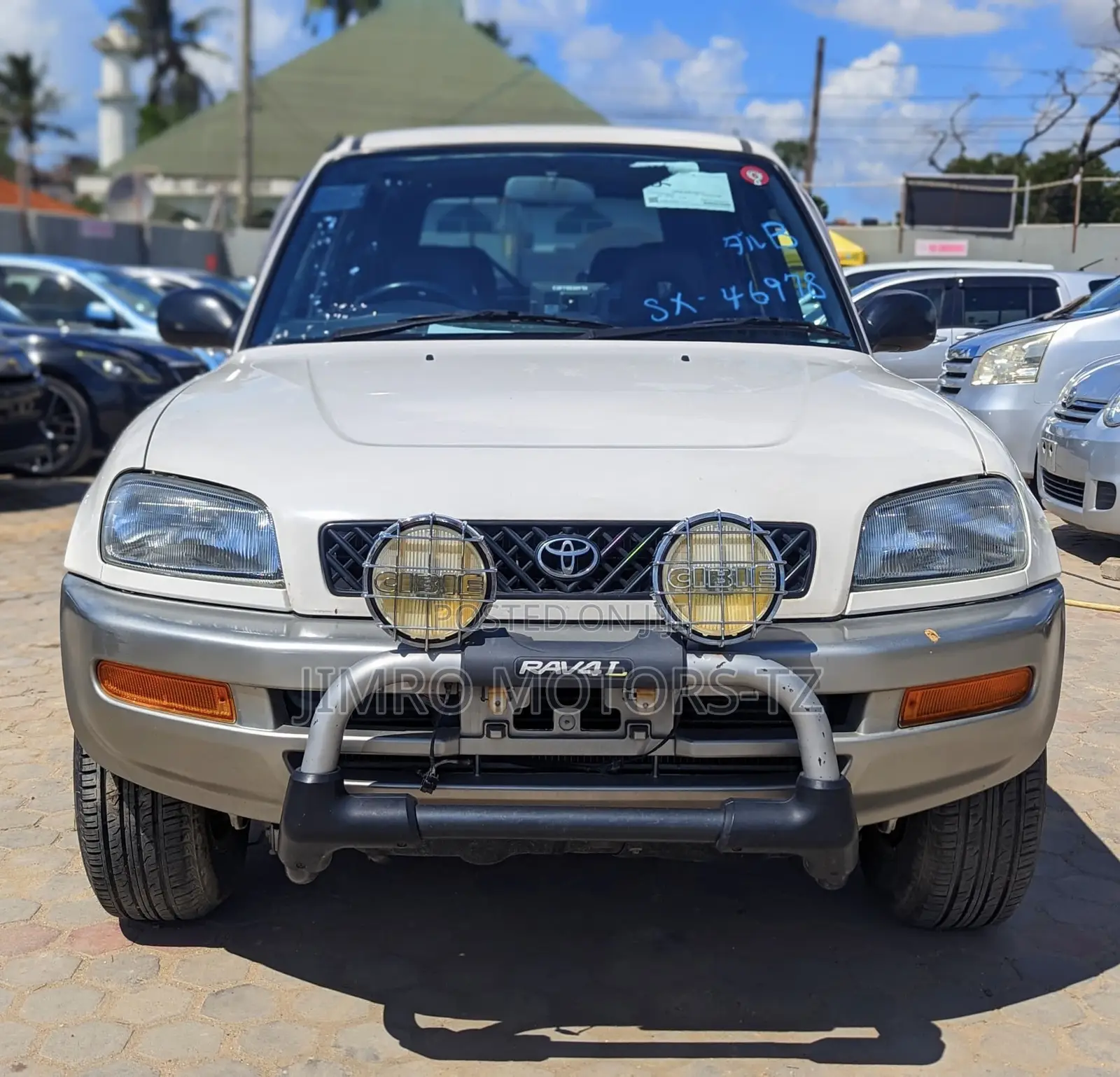 Toyota RAV4 1999 White