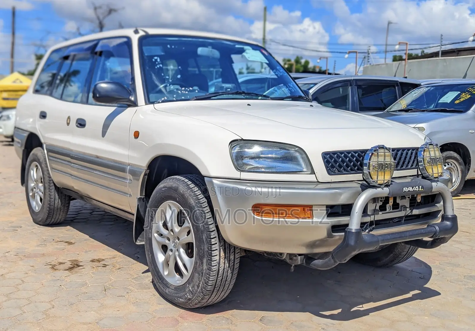 Toyota RAV4 1999 White