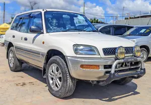 Toyota RAV4 1999 White