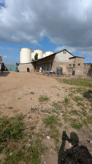Warehouse and Yard Vinapangishwa Mbagala