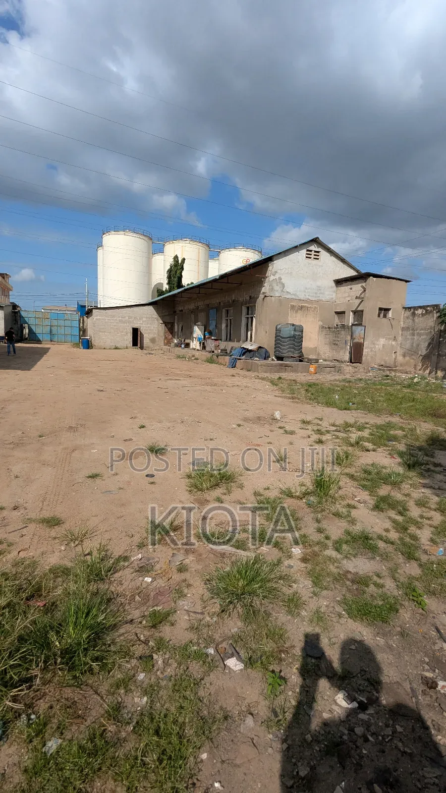 Warehouse and Yard Vinapangishwa Mbagala