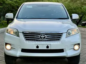 Toyota Vanguard 2010 White