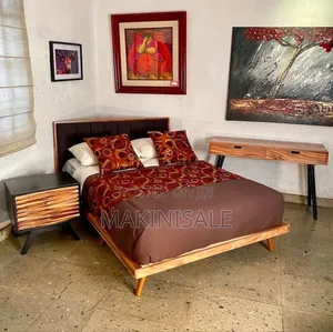 Set Nzuri Kitanda ,Console Table Na Side Table