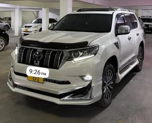 Toyota Land Cruiser Prado 2017 White