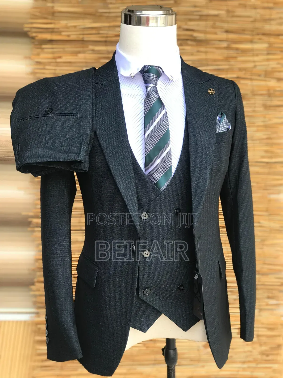 Nyeusi Chengachenga | Black Suits