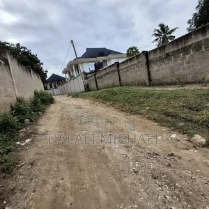 Kiwanja Kinauzwa Mbezibeach