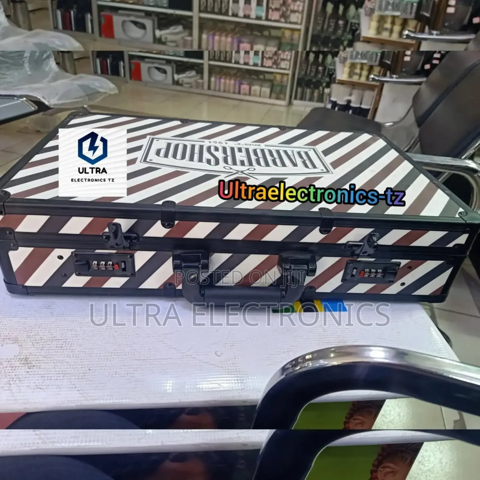 Portable Barber's Briefcase Pack for Mobile Purposes 