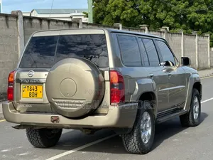 Nissan Patrol 4.8 GRX Tiptronic 2009 Gold