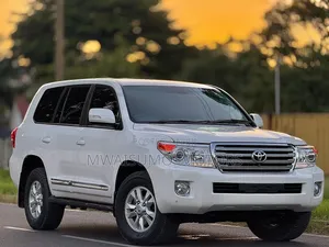 Toyota Land Cruiser 2015 White