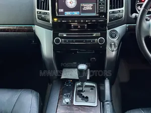 Toyota Land Cruiser 2015 White