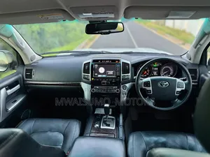 Toyota Land Cruiser 2015 White