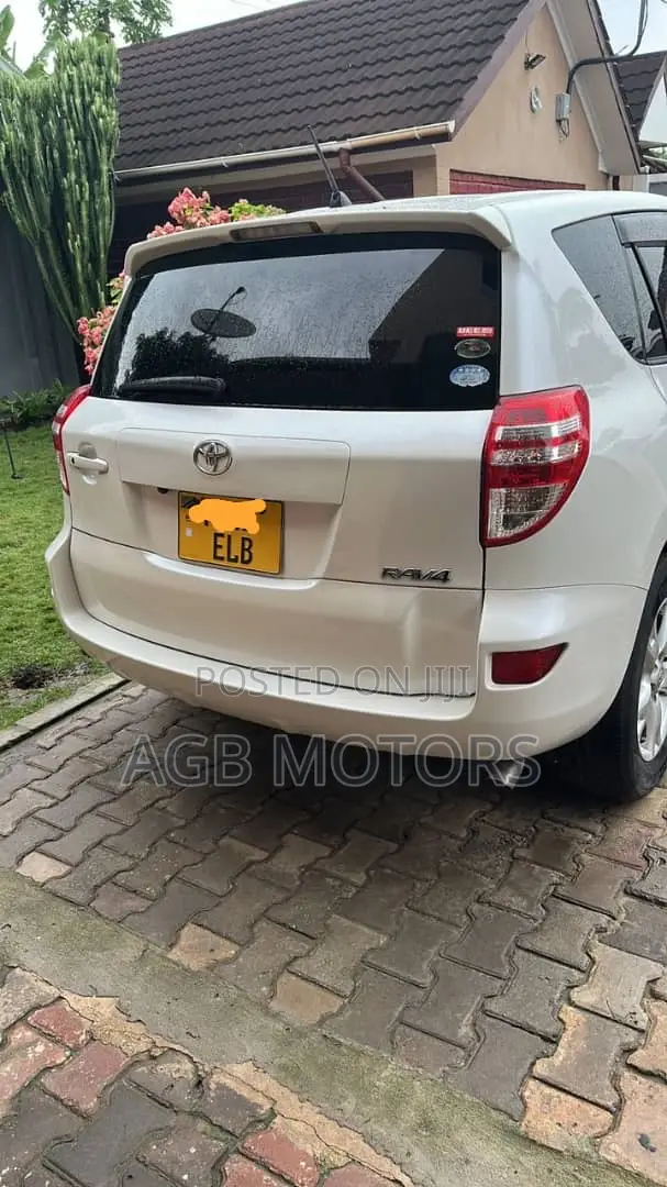 Toyota RAV4 2010 White