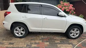 Toyota RAV4 2010 White