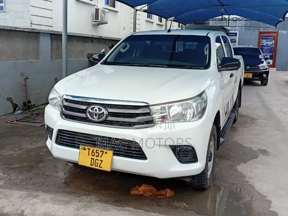 Toyota Hilux 2016 White