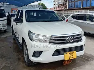 Toyota Hilux 2016 White
