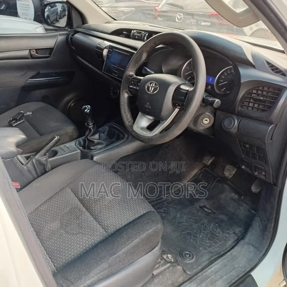 Toyota Hilux 2016 White