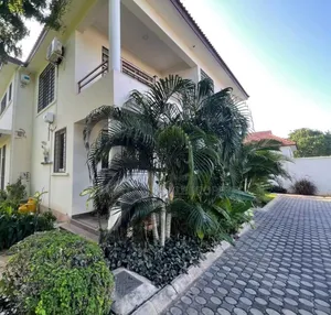 6 Bedroom House With Swimming Pool for Rent at Oyster Bay