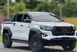 Toyota Hilux 2022 White