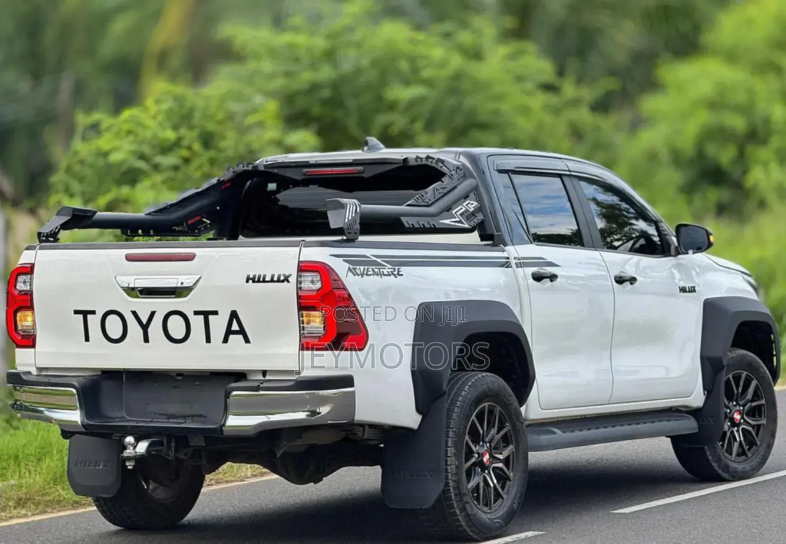 Toyota Hilux 2022 White