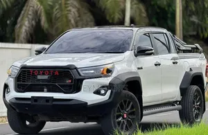 Toyota Hilux 2022 White
