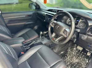 Toyota Hilux 2022 White