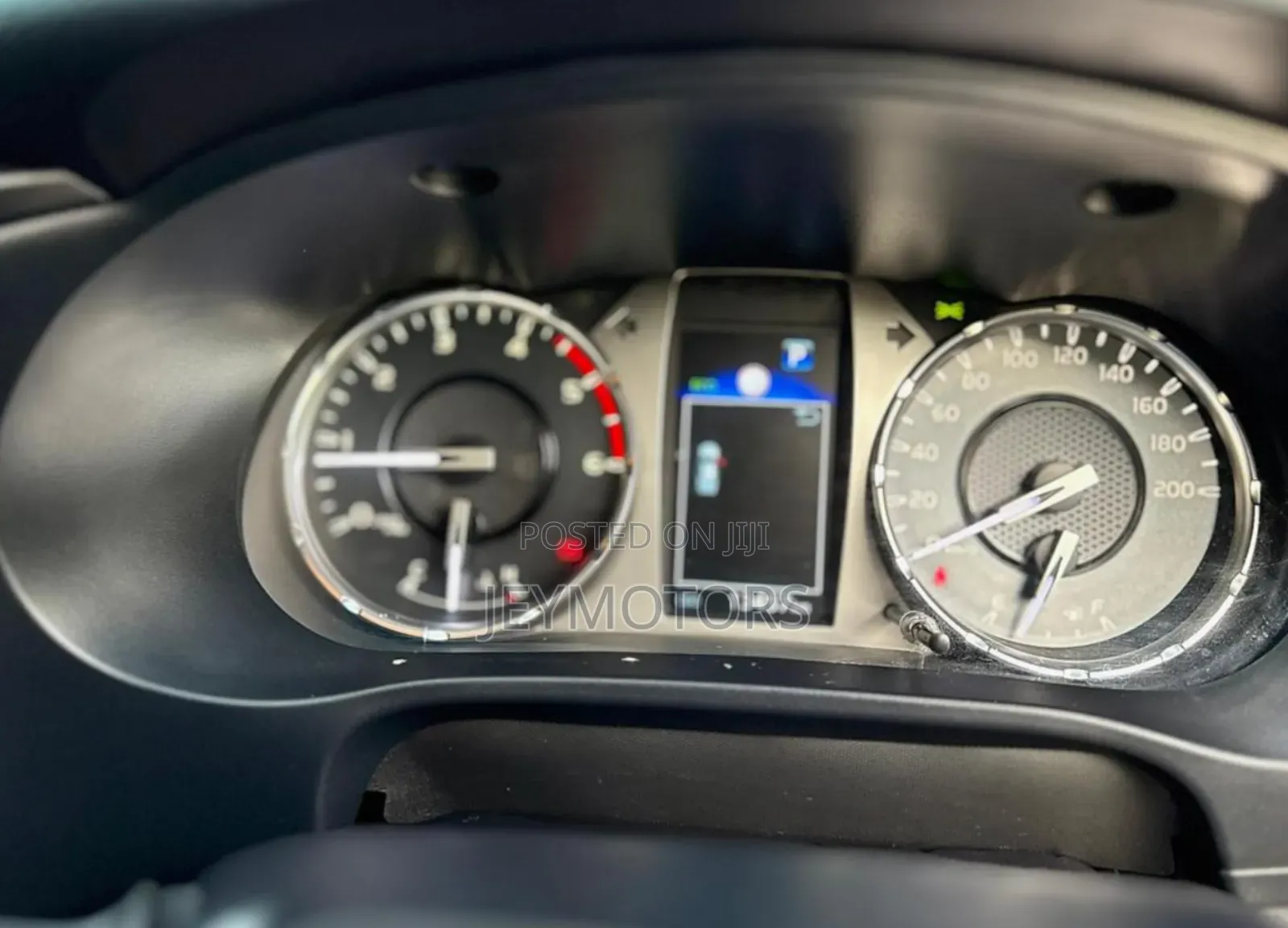 Toyota Hilux 2022 White