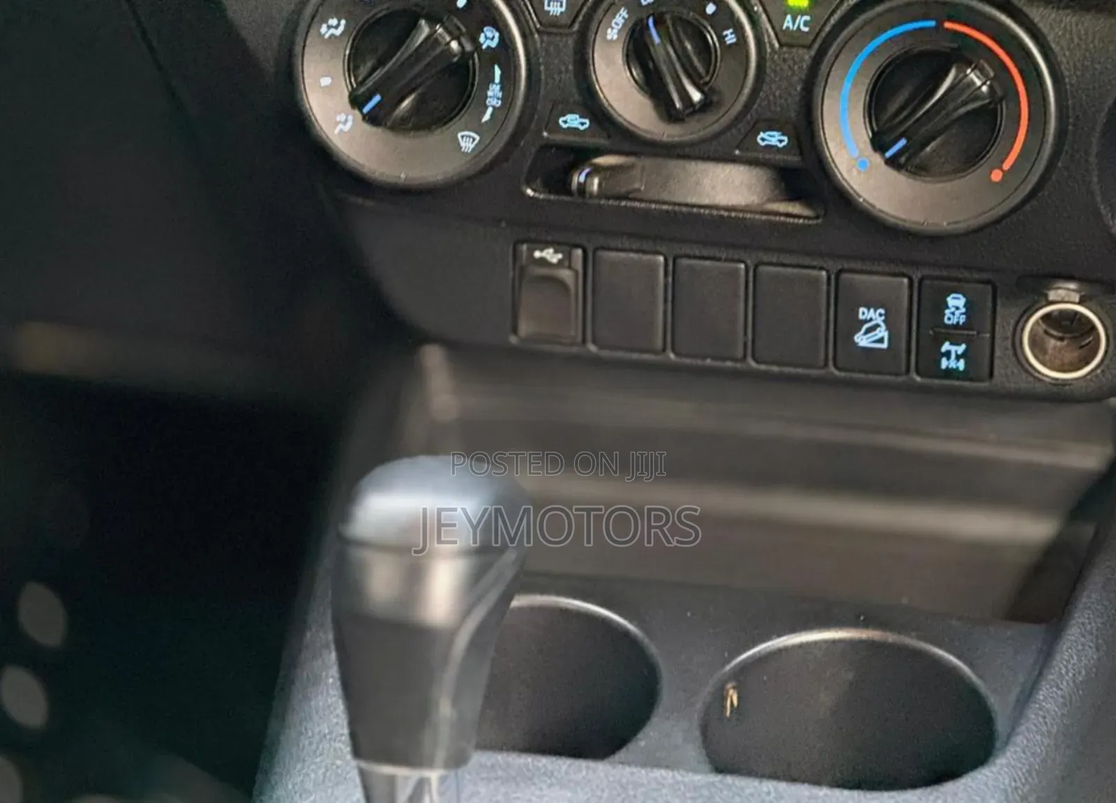 Toyota Hilux 2022 White
