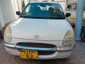 Toyota Duet 2002 Off white