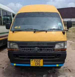 Toyota HiAce 1999 Yellow