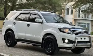 Toyota Fortuner 2013 White