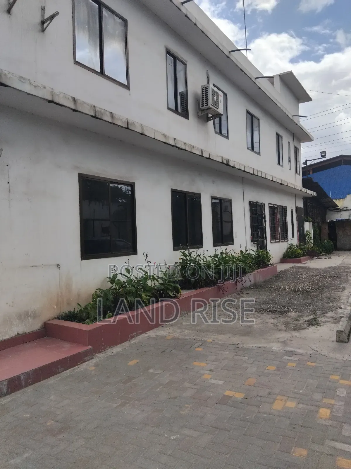 2000 SQM Warehouse in Chang'ombe