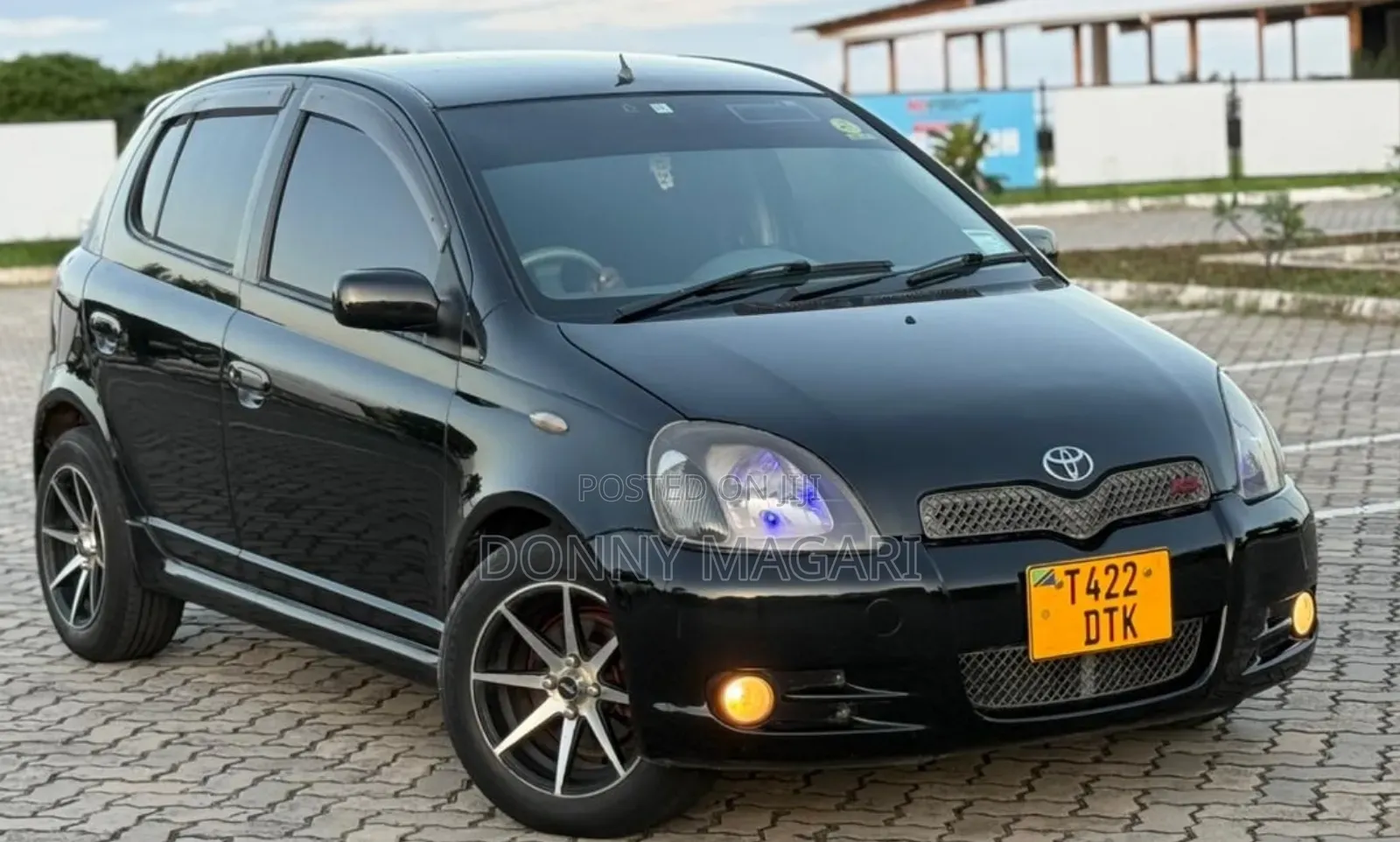 Toyota Vitz 2002 Black