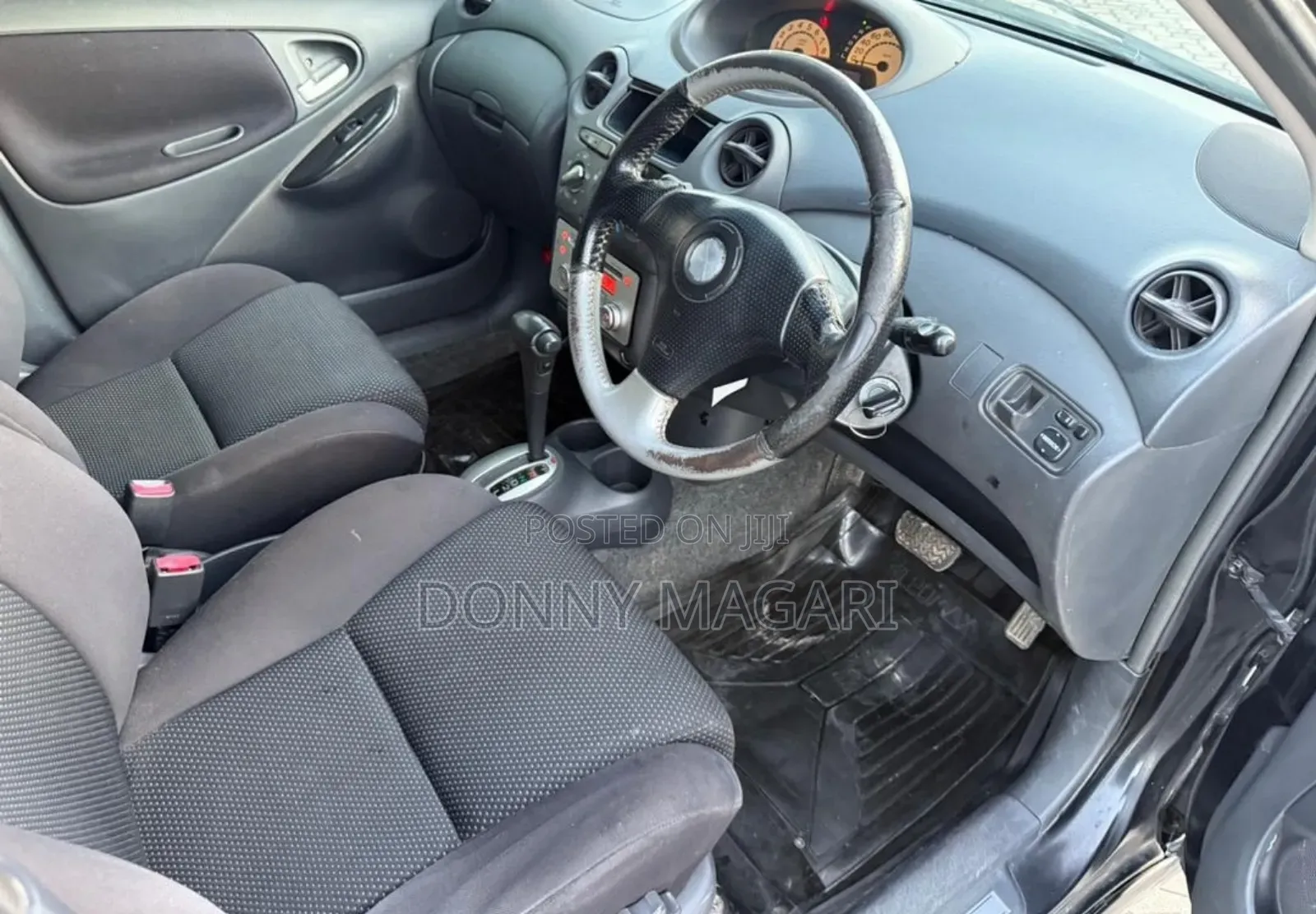 Toyota Vitz 2002 Black