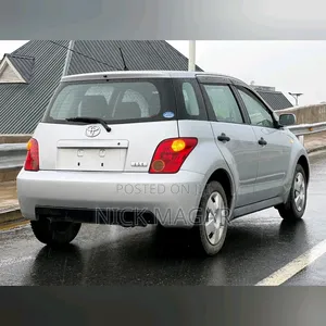 Toyota IST 2005 Silver
