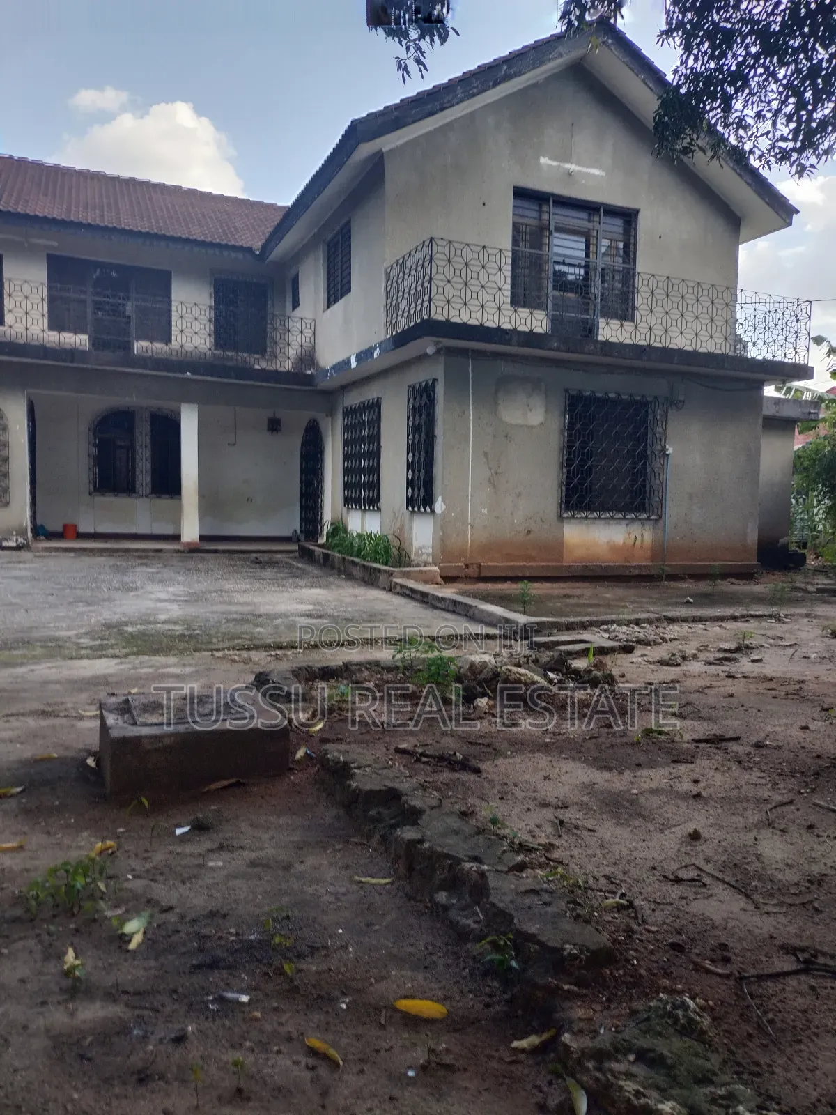 7bdrm House in Mikocheni B Tpdc for sale