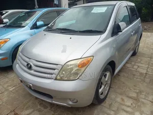 Toyota IST 2007 Silver