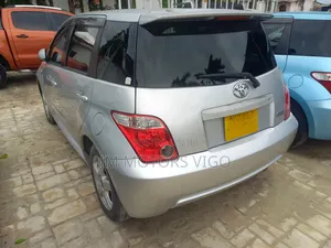 Toyota IST 2007 Silver