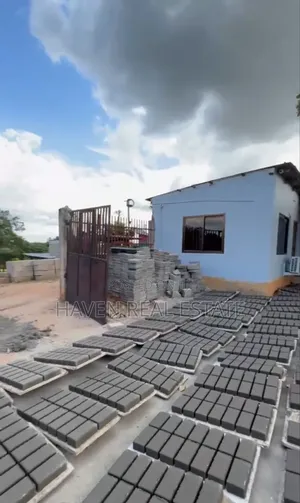 Kiwanja Kinatizama Main Road Kinauzwa Bunju