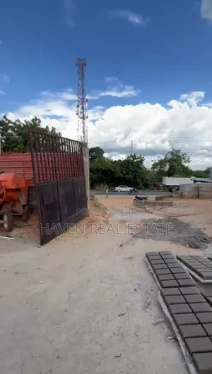 Kiwanja Kinatizama Main Road Kinauzwa Bunju