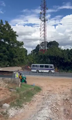 Kiwanja Kinatizama Main Road Kinauzwa Bunju