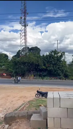 Kiwanja Kinatizama Main Road Kinauzwa Bunju