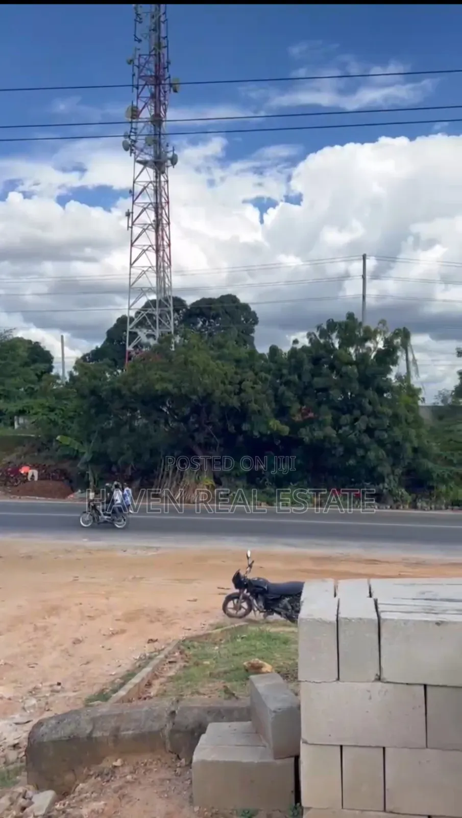 Kiwanja Kinatizama Main Road Kinauzwa Bunju