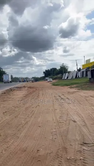 Kiwanja Kinatizama Main Road Kinauzwa Bunju