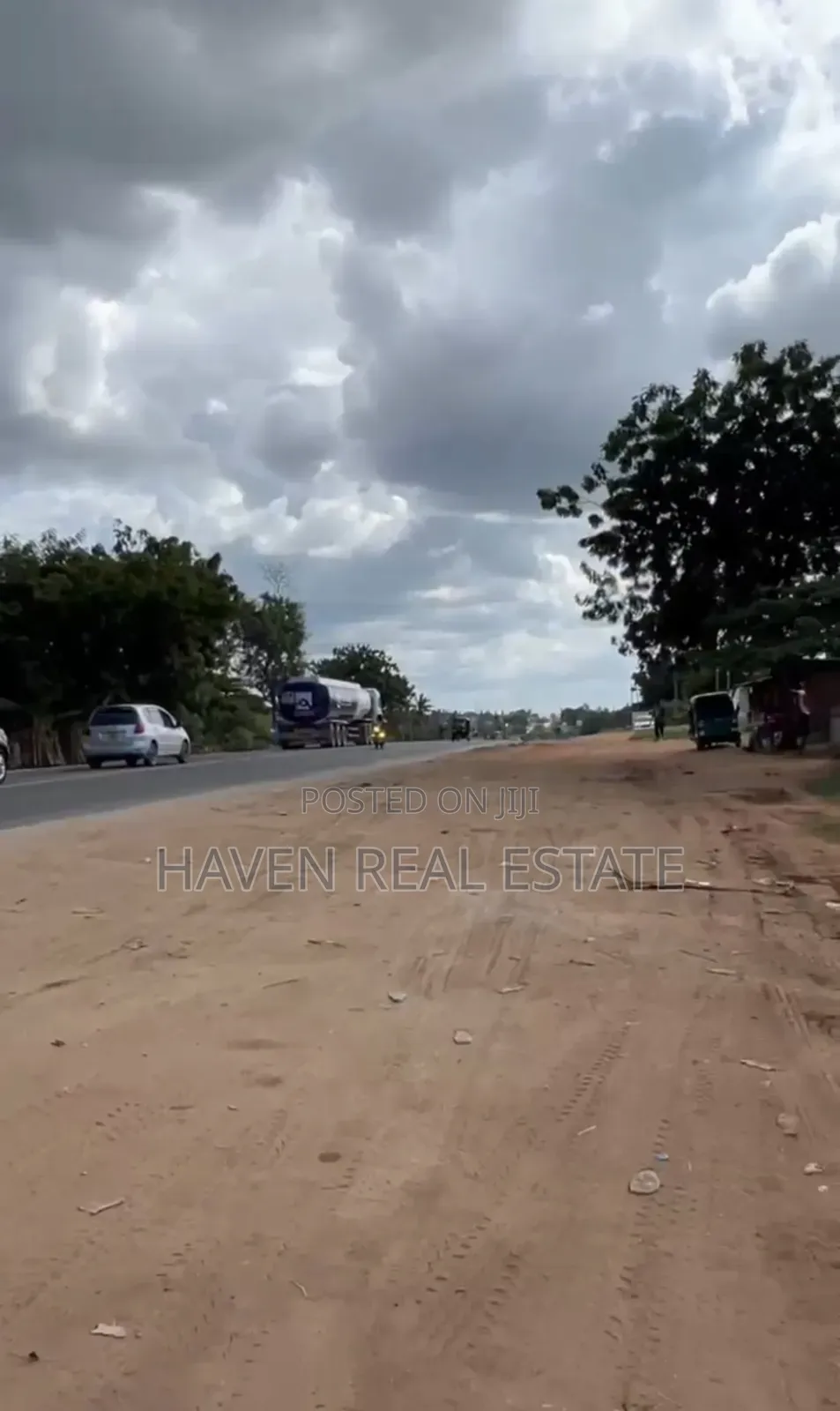 Kiwanja Kinatizama Main Road Kinauzwa Bunju