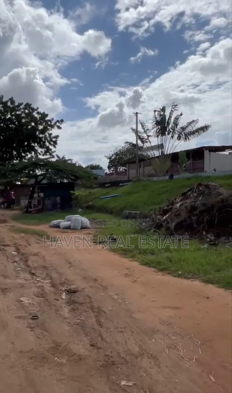 Kiwanja Kinatizama Main Road Kinauzwa Bunju