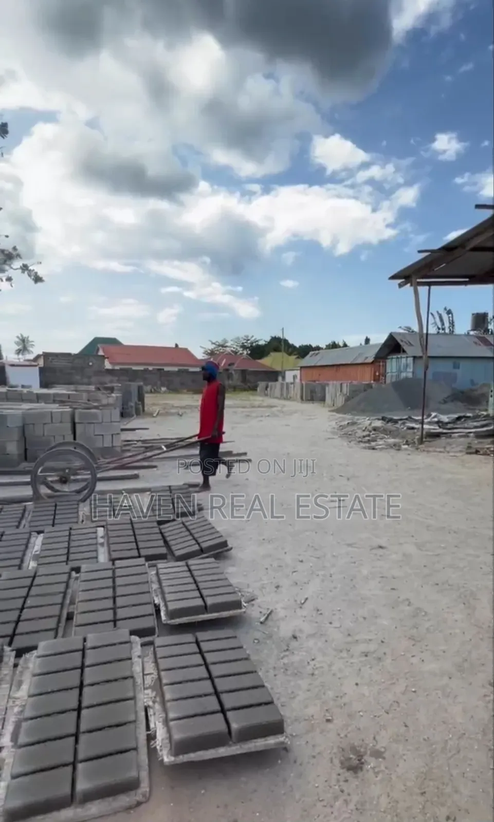 Kiwanja Kinatizama Main Road Kinauzwa Bunju
